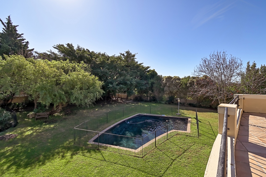 7 Bedroom Property for Sale in Zwaanswyk Western Cape